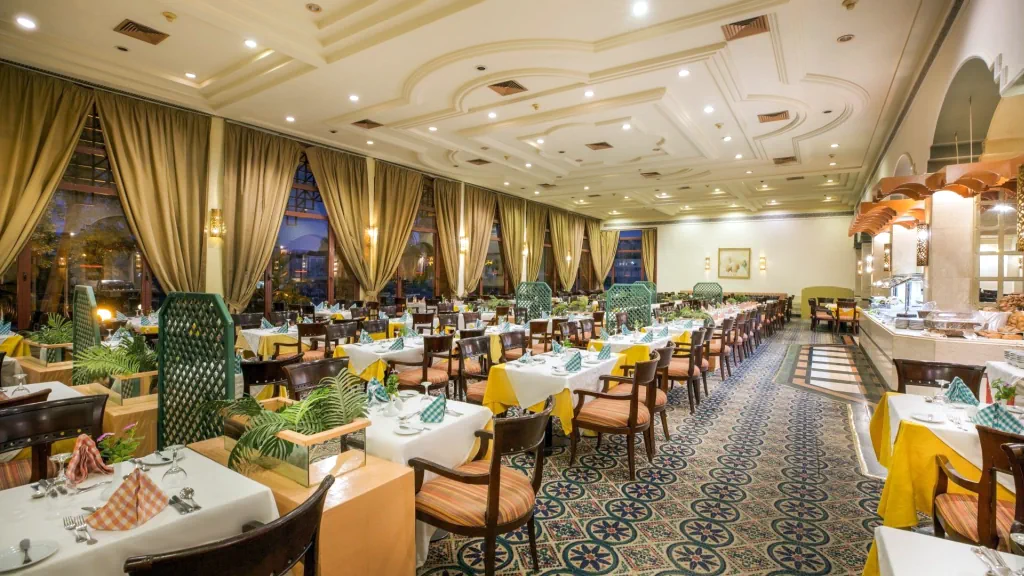 الفندق بيراميزا ايزيس ايلاند ريزورت - أسوان